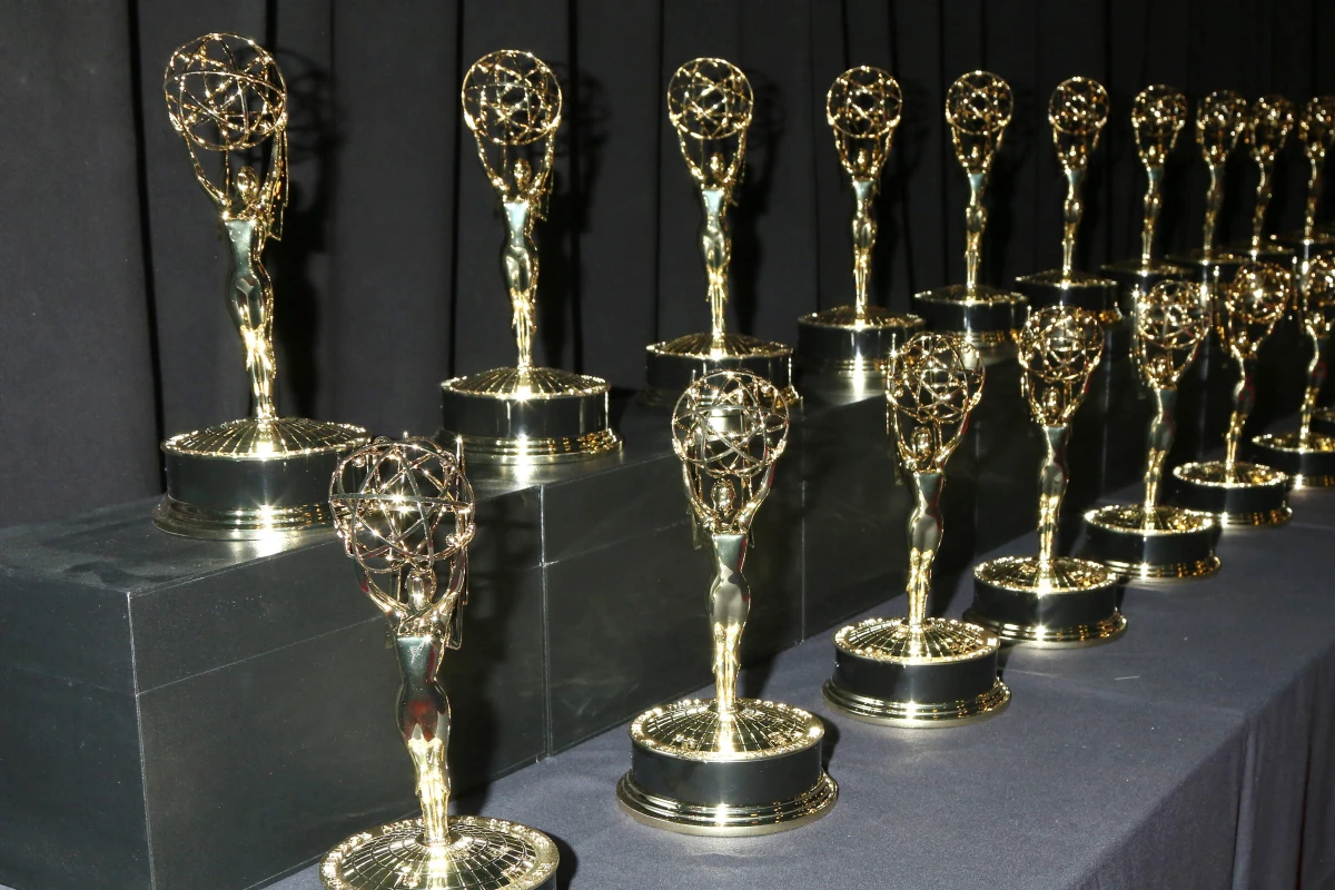 Ceremonia rozdania nagród Emmy, która miała się odbyć 18 września, została przełożona na połowę stycznia 2024 roku z powodu strajku scenarzystów i aktorów - poinformowały w czwartek Międzynarodowa Akademia Sztuk i Nauk Telewizyjnych oraz telewizja Fox.