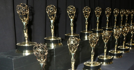 Ceremonia rozdania nagród Emmy, która miała się odbyć 18 września, została przełożona na połowę stycznia 2024 roku z powodu strajku scenarzystów i aktorów - poinformowały w czwartek Międzynarodowa Akademia Sztuk i Nauk Telewizyjnych oraz telewizja Fox.