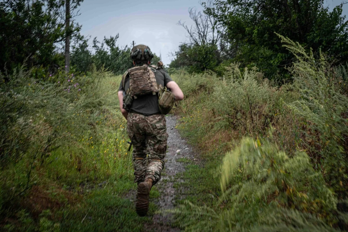 1000-osobowa grupa Ukraińców ukończyła szkolenie w Wielkiej Brytanii i wraca do domu – poinformowało tamtejsze ministerstwo obrony. To wyspecjalizowana grupa żołnierzy przeznaczona do zadań szczególnych. 