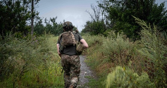 1000-osobowa grupa Ukraińców ukończyła szkolenie w Wielkiej Brytanii i wraca do domu – poinformowało tamtejsze ministerstwo obrony. To wyspecjalizowana grupa żołnierzy przeznaczona do zadań szczególnych. 