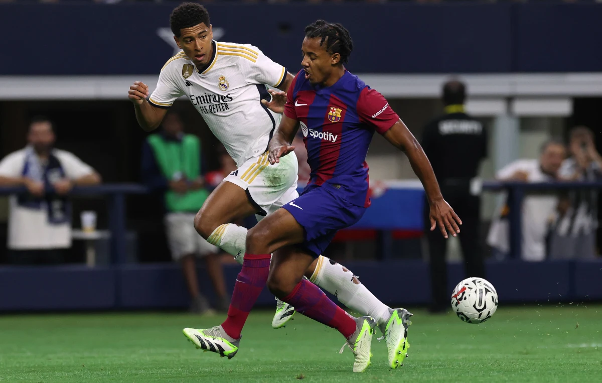 W piątek wieczorem rusza pierwsza kolejka nowego sezonu ligi hiszpańskiej. Faworytami do mistrzostwa są piłkarze Realu Madryt i broniąca tytułu FC Barcelona. "Trudno spodziewać się, by ktoś inny wskoczył na tron. Namieszać może jednak Atletico Madryt" - uważa dziennikarz Canal+ Sport Remigiusz Kula.