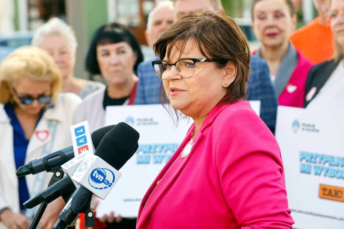 "To pytanie jest tak głupie, że normalny człowiek powinien czuć zażenowanie, że musi to komentować" - tak Izabela Leszczyna, wiceprzewodnicząca Platformy Obywatelskiej, oceniła pierwsze pytanie referendalne, ujawnione przez prezesa Prawa i Sprawiedliwości Jarosława Kaczyńskiego. Ma ono brzmieć: "Czy popierasz wyprzedaż państwowych przedsiębiorstw?". "Nie powinniśmy głosować w referendum, które od początku jest oszustwem wyborczym" - tłumaczyła posłanka opozycji na antenie Radia RMF24. 