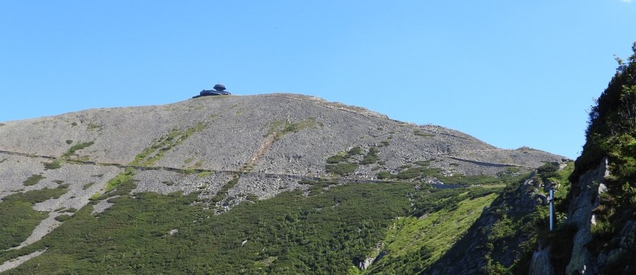 ​Dobra wiadomość dla tych, którzy planują wybrać się na długi, sierpniowy weekend w Karkonosze. Po ostatnich deszczach w górach ma być pogodnie. Zdaniem meteorologów - można się też spodziewać wysokiej temperatury. 