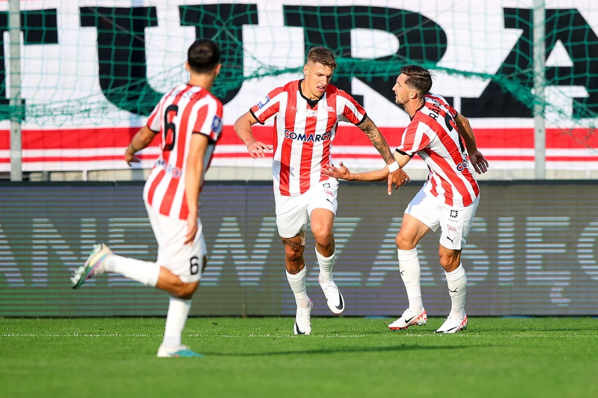 Cracovia pokonała Zagłębie Lubin 2:1 w meczu inaugurującym 4. kolejkę PKO Ekstraklasy. Dwie bramki dla gospodarzy zdobył Patryk Makuch.