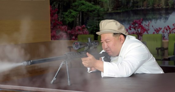 Kim Dzong Un zdymisjonował najwyższego rangą generała północnokoreańskiego wojska i nakazał armii "przygotować się do wojny” – informuje stacja CNN na swojej stronie internetowej.