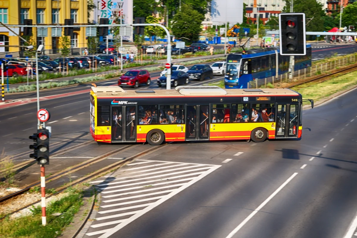 Na prośbę mieszkańców magistrat wprowadził korekty we wrześniowym rozkładzie jazdy komunikacji miejskiej. Urzędnicy skorygowali trasy autobusów 152 i 122, a także nazwy kilku przystanków.