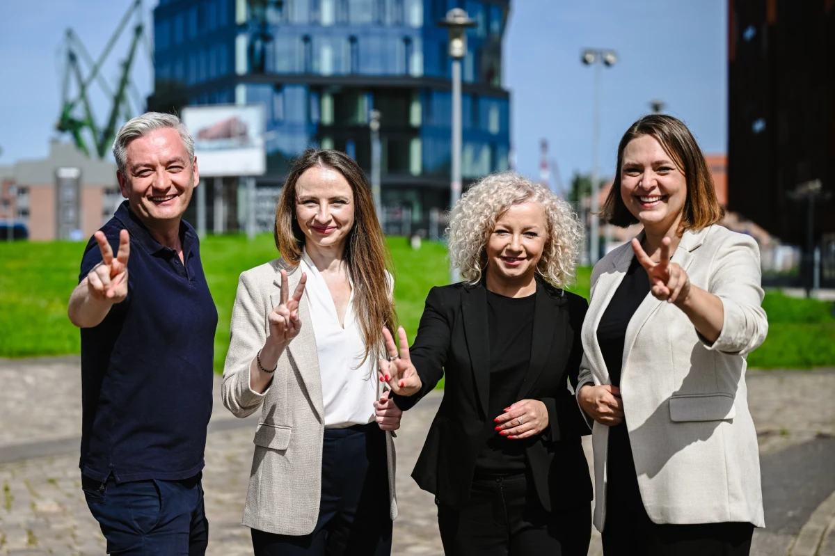 "Jesteśmy gotowi do tego, żeby wystawić naszą listę kandydatów i kandydatek do Senatu. Podpisanie paktu stanie się ciałem w najbliższy czwartek w Warszawie" - stwierdził w Gdańsku podczas konferencji Nowej Lewicy Robert Biedroń.