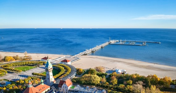 Woda we wszystkich kąpieliskach nad morzem i nad jeziorami w województwie pomorskim nadaje się do kąpieli - sanepid w sobotę w południe nie stwierdził zakwitu sinic.