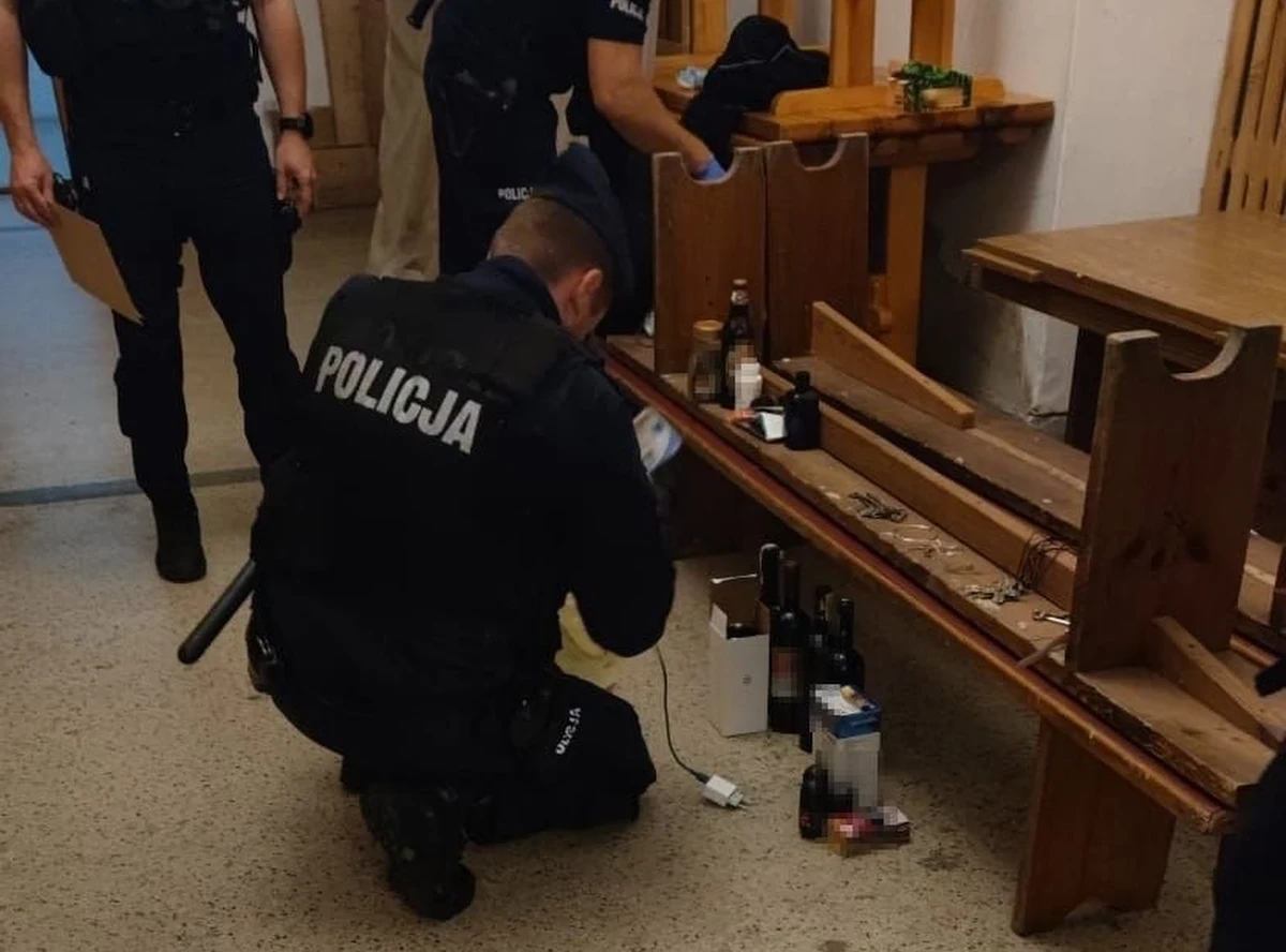 Nawet 10 lat więzienia grozi 36-latkowi, który włamał się do plebanii jednej z lubelskich parafii, uszkodził drzwi do kilku pomieszczeń, a następnie ukradł wino i złotą biżuterię.