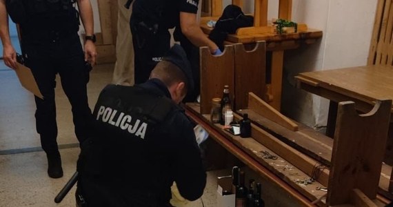 Nawet 10 lat więzienia grozi 36-latkowi, który włamał się do plebanii jednej z lubelskich parafii, uszkodził drzwi do kilku pomieszczeń, a następnie ukradł wino i złotą biżuterię.
