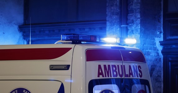 Policja wyjaśnia okoliczności tragicznego wypadku, do którego doszło w Gorzowie Wielkopolskim. Pięć osób zostało rannych, a jedna zginęła, gdy bus uderzył w betonowe ogrodzenie.