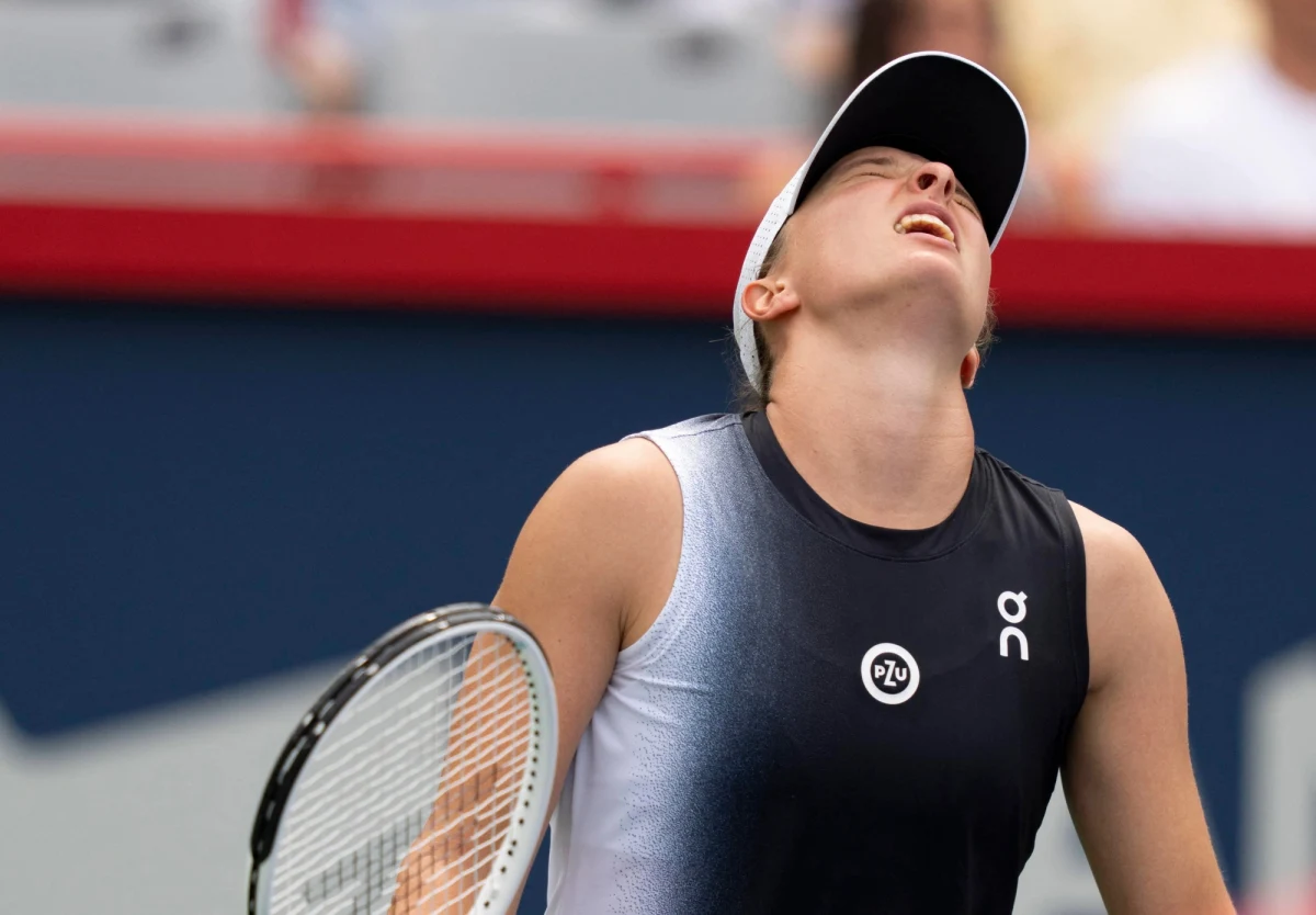 Iga Świątek odpadła w półfinale turnieju WTA 1000 na twardych kortach w Montrealu. Polska tenisistka przegrała z Amerykanką Jessicą Pegulą 2:6, 7:6 (7-4), 4:6.