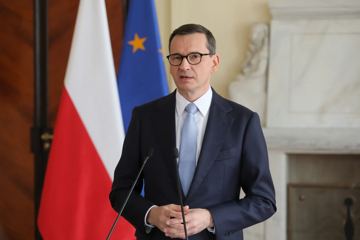 "W poniedziałek Rada Ministrów przyjmie brzmienie wszystkich pytań referendalnych" – zapowiedział premier Mateusz Morawiecki podczas konferencji prasowej w Stężycy (woj. pomorskie).