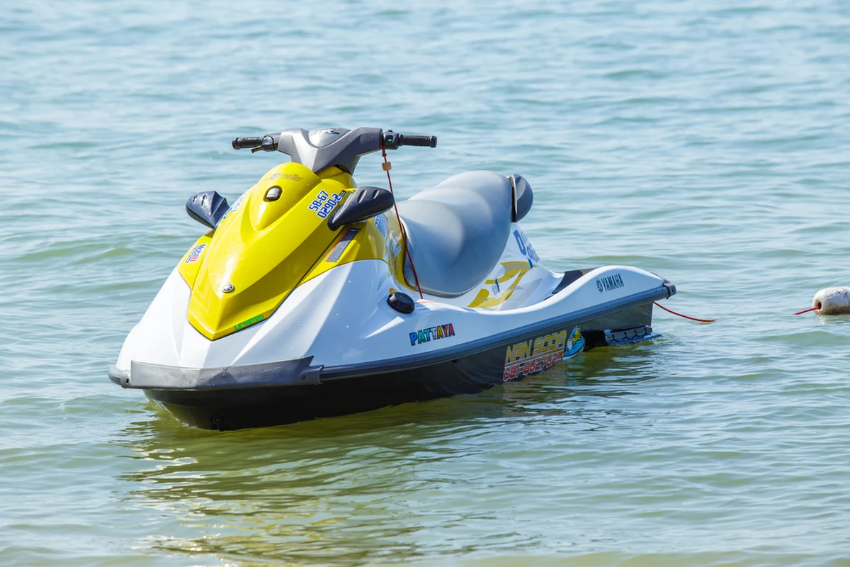 57-letni mężczyzna został zabrany do szpitala w wyniku zderzenia dwóch skuterów wodnych na jeziorze Dadaj (woj. warmińsko-mazurskie) - poinformowała straż pożarna.