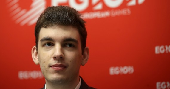 Jan-Krzysztof Duda przegrał z Amerykaninem Fabiano Caruaną w rewanżowej partii piątej rundy Pucharu Świata w szachach i pożegnał się z turniejem rozgrywanym w Baku. To oznacza, że najlepszy polski szachista nie obroni tytułu wywalczonego dwa lata temu w Soczi.