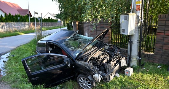 Dwie osoby zginęły, gdy w Kielcach na skrzyżowaniu ulicy Kleckiej i Dymińskiej zderzyły się samochód osobowy z autobusem. 29-letni kierowca osobowego citroena najprawdopodobniej nie ustąpił pierwszeństwa.