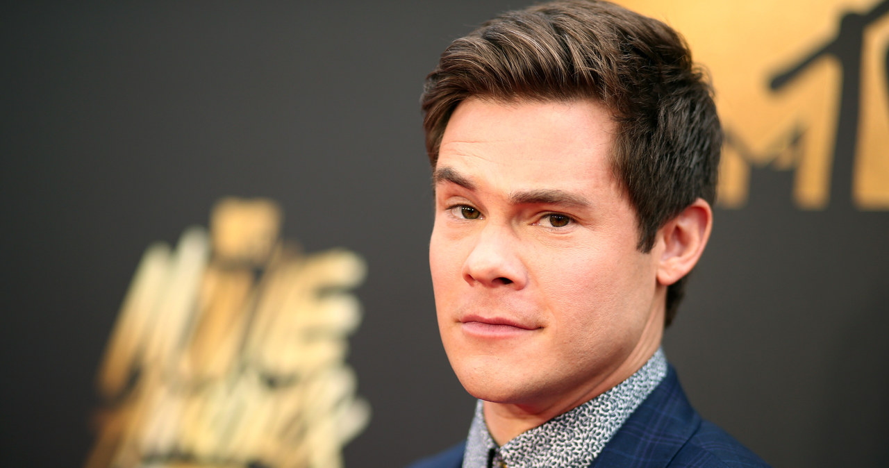 Adam DeVine, gwiazdor komedii Netfliksa "Teściowie poszukiwani", dołączył do grona osób krytykujących filmy Marvela. Zdaniem aktora, komiksowe kino odpowiedzialne jest za to, że współczesna filmowa komedia w kinach praktycznie nie istnieje.