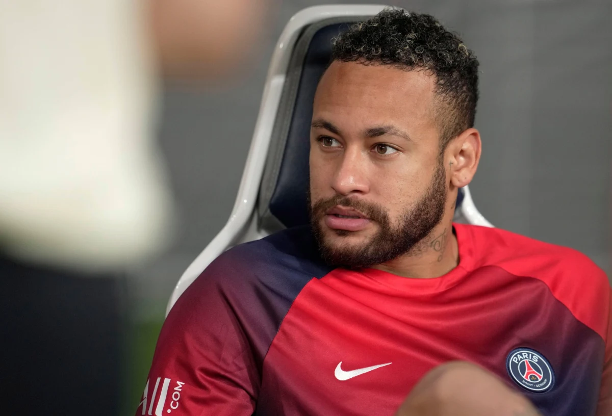 Jest zgoda na transfer Neymara z PSG do Al-Hilal - poinformował portal stacji BBC. Brazylijczyk ma przejść do saudyjskiej drużyny za kwotę ok. 90 mln euro plus bonusy.