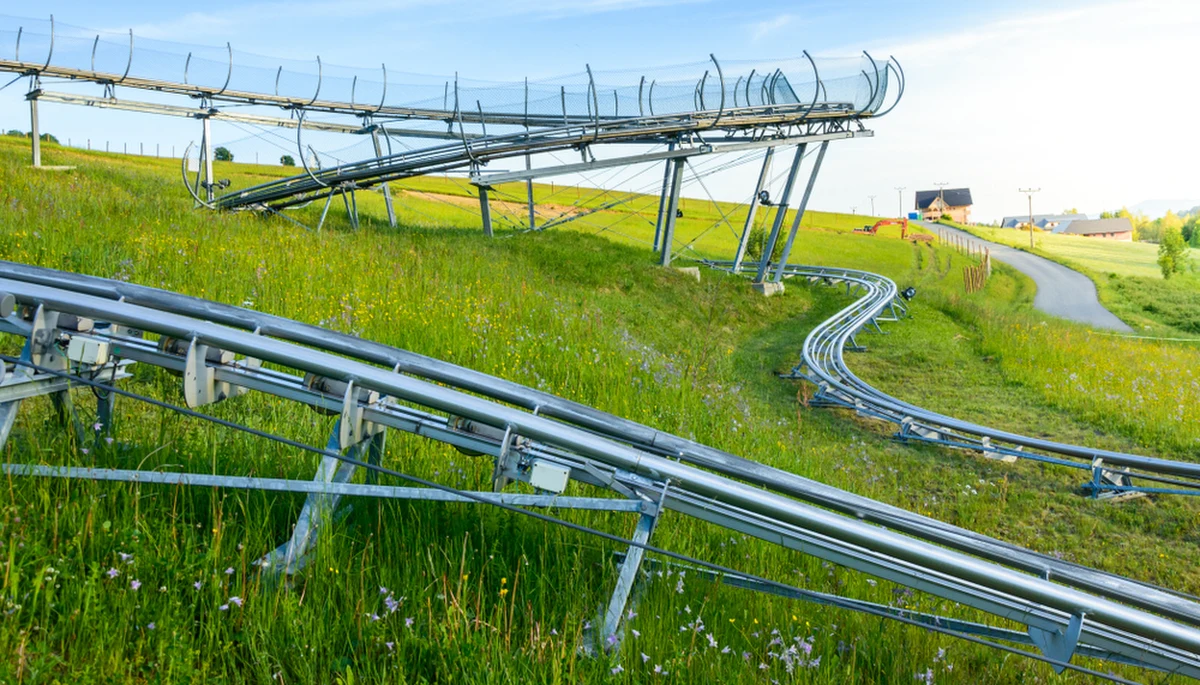 Wypadek na zjeżdżalni grawitacyjnej w Górze Świętej Anny w województwie opolskim. Poszkodowanych zostało dwóch chłopców w wieku ośmiu lat. Informację otrzymaliśmy na Gorącą Linię RMF FM.