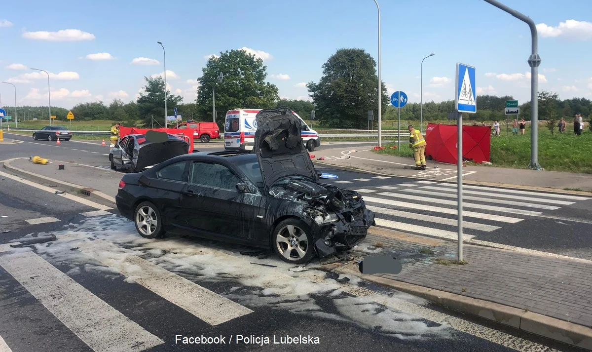 Trzy osoby zginęły w wypadku dwóch samochodów osobowych na drodze wojewódzkiej nr 747 w miejscowości Chodel na Lubelszczyźnie. "Jedna ofiara zmarła na miejscu, dwie podczas próby reanimacji" - powiedział rzecznik straży pożarnej w Opolu Lubelskim.