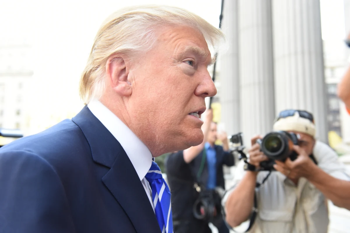 Na stronie sądu hrabstwa Fulton w Georgii w poniedziałek pojawił się, a potem zniknął dokument z nowymi zarzutami przeciwko Donaldowi Trumpowi w związku z prowadzonym wobec niego śledztwem w sprawie nacisków na władze stanowe w sprawie odwrócenia wyników wyborów w tym stanie. Przedstawiciele sądu zaprzeczyli, by były to oficjalne zarzuty.