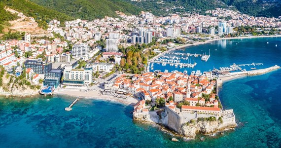 Ponad 50 mln euro ulokowali obywatele Rosji w Czarnogórze i znaleźli się na pierwszym miejscu zagranicznych inewstorów w tym bałkańskim kraju. Najczęściej pieniądze przeznaczano na zakup nieruchomości - wynika z danych Banku Centralnego Czarnogóry.