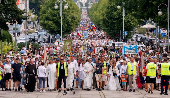 Dziesiątki tysięcy pielgrzymów na Jasnej Górze. Ruszyły uroczystości