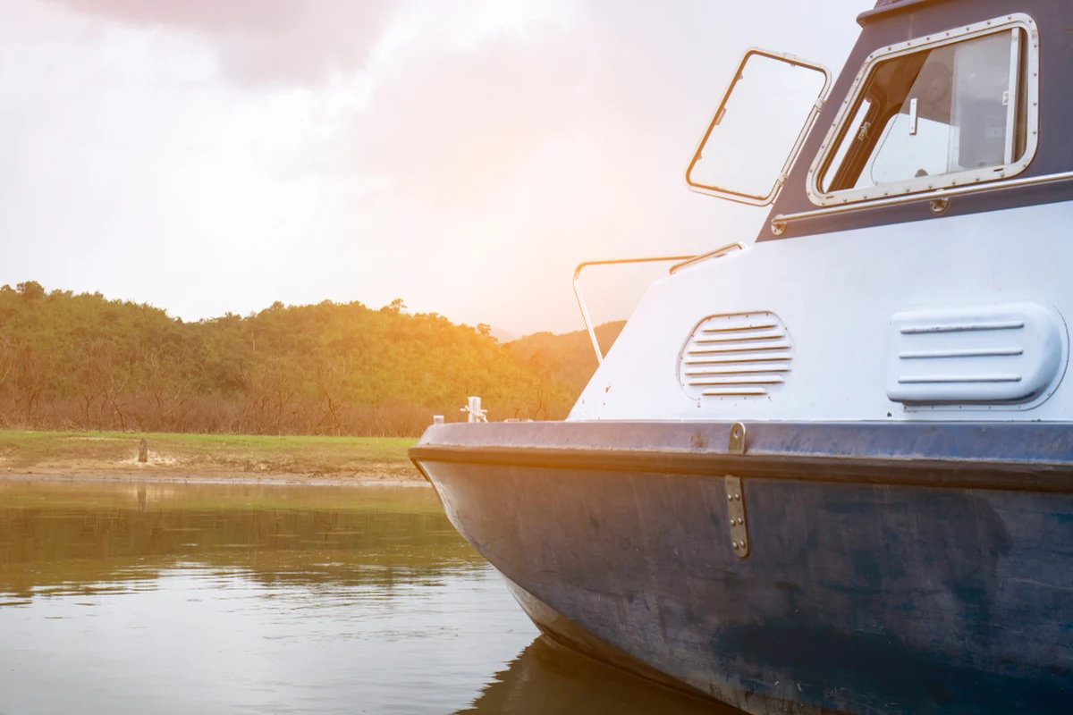W rejonie zalewu Bagry w Krakowie zaginął 70-latek. We wtorek po południu rozpoczęła się akcja służb - policjanci szukali mężczyzny na lądzie, a strażacy przy użyciu łodzi z sonarem przeszukiwali zbiornik wodny.