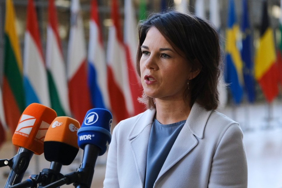 „Odyseja, która skompromitowała Niemcy”. Minister nie dotarła do Australii