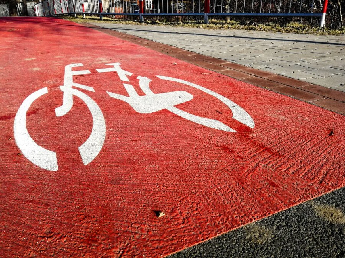 Rozpoczyna się budowa nowej drogi dla rowerów na ulicy Księcia Józefa. Pierwsze prace na odcinku od klasztoru Norbertanek do ścieżki przy moście Zwierzynieckim ruszają już dzisiaj, 16 sierpnia.