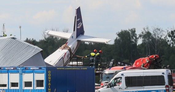 Państwowa Komisja Badania Wypadków Lotniczych przedstawiła wstępny raport dotyczący katastrofy samolotu w Chrcynnie w województwie mazowieckim. Do wypadku doszło 17 lipca. Zginęło sześć osób, siedem osób odniosło poważne obrażenia.