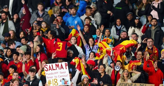Według Międzynarodowej Federacji Piłki Nożnej (FIFA) w półfinałowym meczu Hiszpanii ze Szwecją w mistrzostwach świata kobiet wyrównano rekord frekwencji w Nowej Zelandii. Spotkanie w Auckland oglądało 43 217 kibiców.