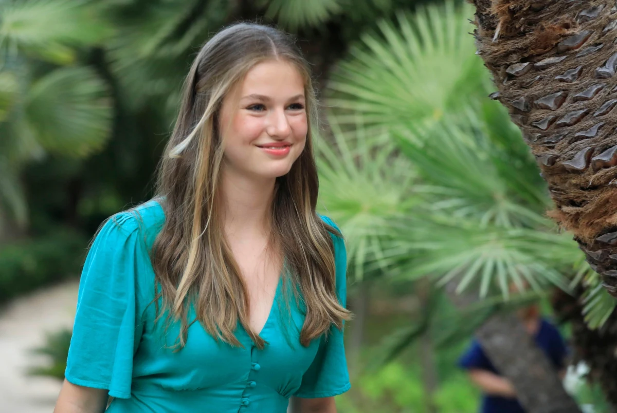 Następczyni tronu Hiszpanii 17-letnia księżniczka Eleonora rozpoczyna trzyletnie szkolenie wojskowe. Najstarsza córka króla Filipa VI najpierw będzie się uczyła w akademii wojsk lądowych w Saragossie, a następnie w akademii marynarki wojennej w Pontevedra w Galicii oraz w szkole lotniczej w San Javier w Murcji - poinformował Dwór Królewski.