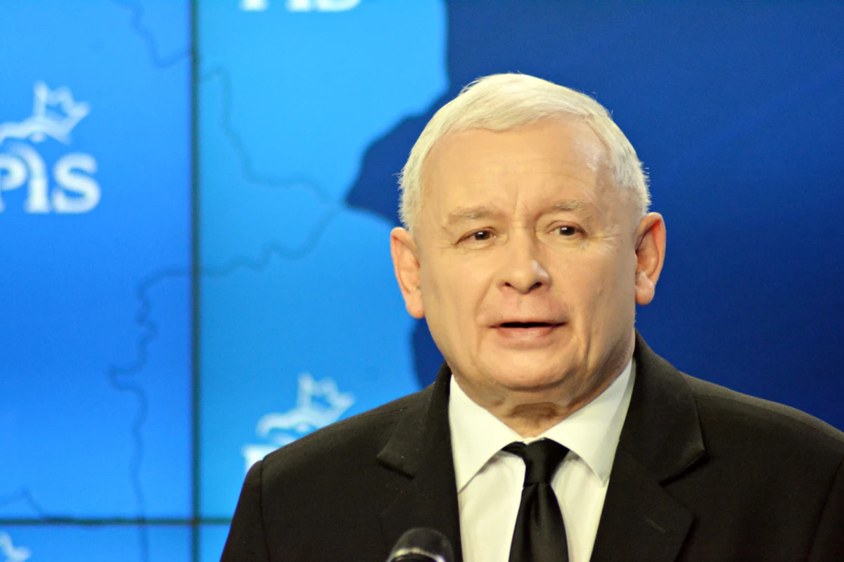 Jarosław Kaczyński nie powinien zostać ukarany - taką decyzję w głosowaniu podjęła Komisja Regulaminowa, Spraw Poselskich i Immunitetowych. Wniosek w tej sprawie złożyła aktywistka, która domagała się ukarania Kaczyńskiego za słowa o "dawaniu w szyję" przez kobiety.