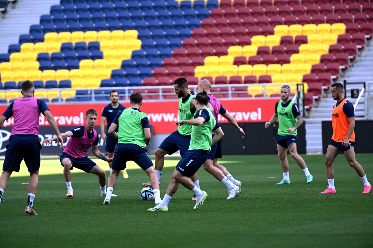 Lech, Legia i Pogoń zagrają w czwartek rewanże 3. rundy eliminacji Ligi Konferencji. Tylko poznaniacy wygrali pierwszy mecz - u siebie ze Spartakiem Trnawa 2:1. Piłkarze z Warszawy i Szczecina muszą odrabiać straty, przy czym zadanie "Portowców" wydaje się wręcz niewykonalne.