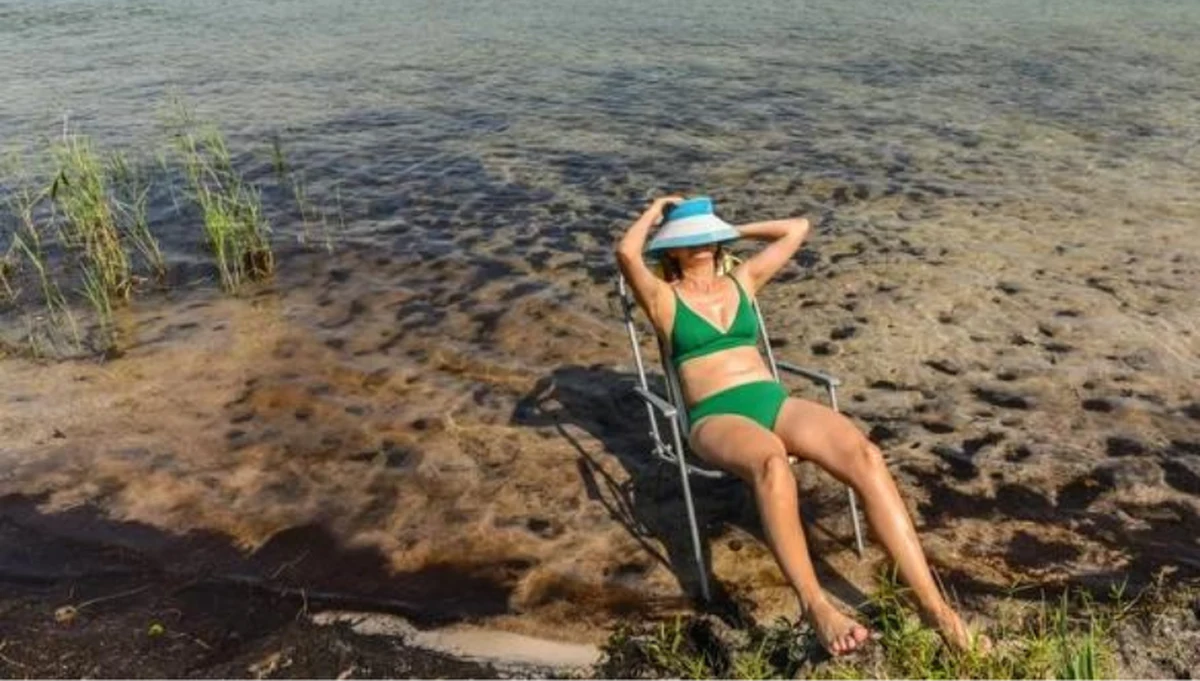 Po upalnym długim weekendzie nadchodzi zmiana w pogodzie. Chociaż mieszkańcy wielu regionów Polski nadal muszą liczyć się z temperaturą powyżej 30 stopni Celsjusza, to wypoczywający nad morzem zobaczą na termometrach przyjemne 20 parę stopni. Pojawią się też burze z gradem.