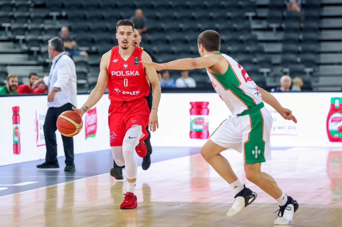 Polscy koszykarze z kompletem zwycięstw zajęli pierwsze miejsce w grupie A turnieju prekwalifkacyjnego do igrzysk olimpijskich w Paryżu. Biało-czerwoni pokonali Węgrów, Bośnię i Hercegowinę oraz Portugalię. O finał turnieju rozgrywanego w PreZero Arenie Gliwice Polacy zagrają z Estonią. „Siłą naszego zespołu jest to, że każdym meczu kto inny był liderem punktowym” – podkreśla Jarosław Zyskowski, z którym ostatnie mecze naszej reprezentacji podsumował Wojciech Marczyk z redakcji sportowej RMF FM. 