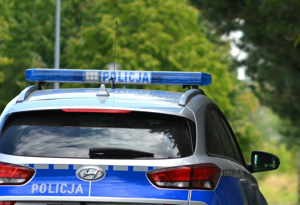 W miejscowości Chrosna (woj. mazowieckie) mężczyzna wpadł do kanału samochodowego. Niestety w wyniku odniesionych obrażeń zmarł - poinformował w czwartek oficer prasowy Komendanta Powiatowego Policji w Otwocku sierż. szt. Patryk Domarecki.