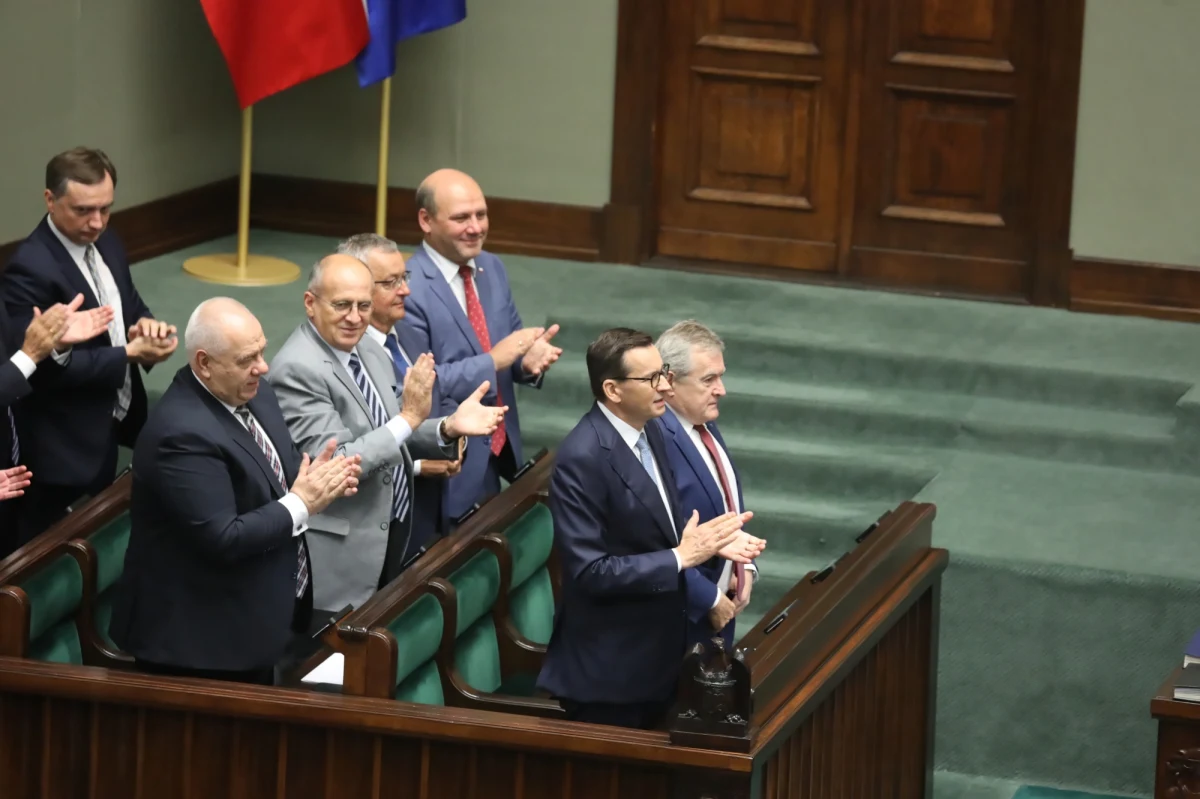 Sejm przyjął uchwałę w sprawie obcej ingerencji w proces wyborczy w Polsce. Za głosowało 234 posłów, przeciw było 175, a od głosu wstrzymało się 10 osób. To był projekt zaproponowany przez Prawo i Sprawiedliwość. Jak podkreślono w dokumencie, "Rzeczpospolita Polska wszelką obcą ingerencję w polski proces wyborczy uznaje za akt wrogi wobec państwa polskiego i będzie ją zdecydowanie zwalczać". Opozycja uważała, że uchwała jest niepotrzebna.