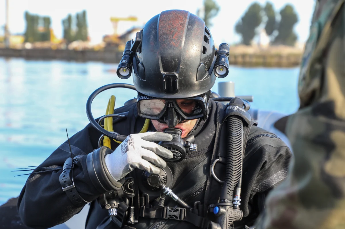 Polscy nurkowie z 12. Dywizjonu Trałowców 8. Flotylii Obrony Wybrzeży przeprowadzili operację wydobycia głowicy torpedy z okresu II Wojny Światowej. Obiekt był potężny i zlokalizowany na terenie stoczni Gryfia w Świnoujściu.