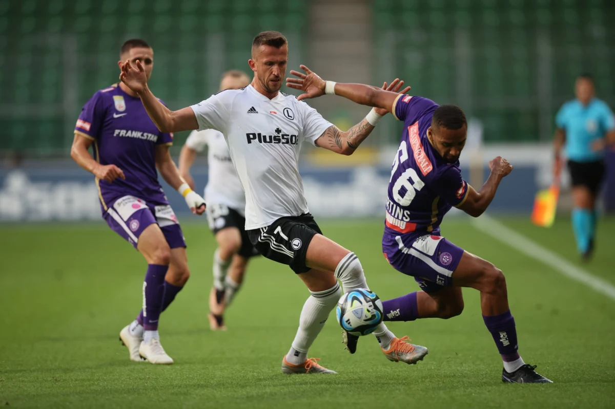 Piłkarze Legii Warszawa wygrali na wyjeździe z Austrią Wiedeń 5:3 (2:0) w rewanżowym meczu 3. rundy eliminacji Ligi Konferencji. Wicemistrzowie Polski odrobili stratę z pierwszego spotkania (1:2) i w kolejnej fazie zmierzą się z duńskim FC Midtjylland lub cypryjską Omonią Nikozja. Z rozgrywek odpadły Pogoń Szczecin i Lech Poznań.