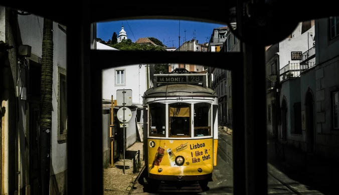Zderzenie dwóch tramwajów w Portugalii. Kilkunastu rannych, w tym dzieci