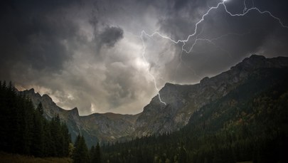 W Tatrach ostrzeżenie przed burzami z gradem i silnym wiatrem