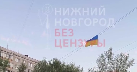 Przed budynkiem Federalnej Służby Bezpieczeństwa Federacji Rosyjskiej w Niżnym Nowogrodzie zawisła ukraińska flaga. Rosyjskie służby nie wiedzą, kto zdecydował się na taki krok.