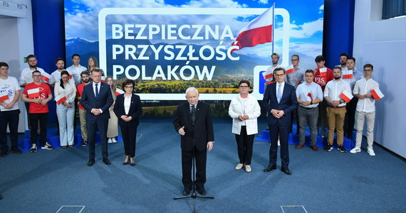 "Bezpieczna przyszłość Polaków" - tak brzmi hasło Prawa i Sprawiedliwości w trwającej kampanii wyborczej. Na specjalnie zwołanej konferencji prasowej zaprezentował je Jarosław Kaczyński.