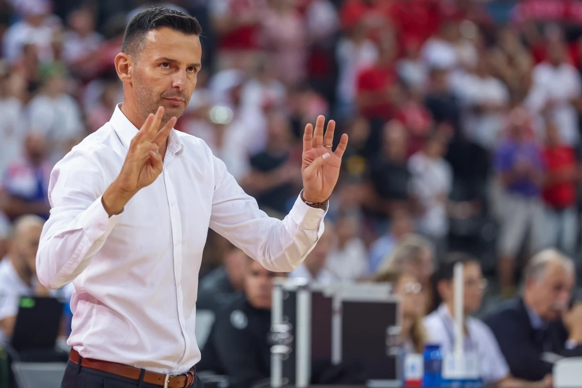 Igor Milicic pozostanie selekcjonerem reprezentacji Polski koszykarzy przez kolejne trzy lata. Taką informację przekazał prezes Polskiego Związku Koszykówki Radosław Piesiewicz podczas konferencji prasowej w Gliwicach.