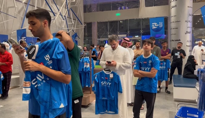Duże zainteresowanie koszulkami z nazwiskiem Neymara w Arabii Saudyjskiej. WIDEO