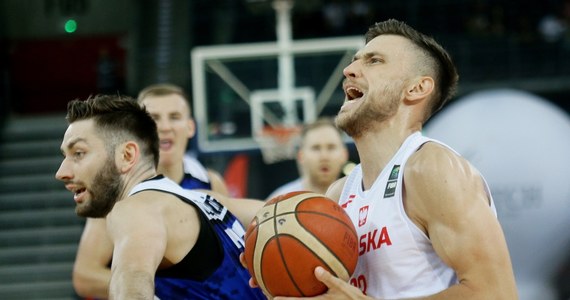 Polscy koszykarze pokonali w Gliwicach Estonię 93:83 (22:18, 19:17, 22:21, 30:27) w półfinale turnieju prekwalifikacyjnego do igrzysk olimpijskich w Paryżu. W niedzielnym finale Biało-Czerwoni zagrają z koszykarzami Bośni i Hercegowiny, którzy pokonali Izrael.