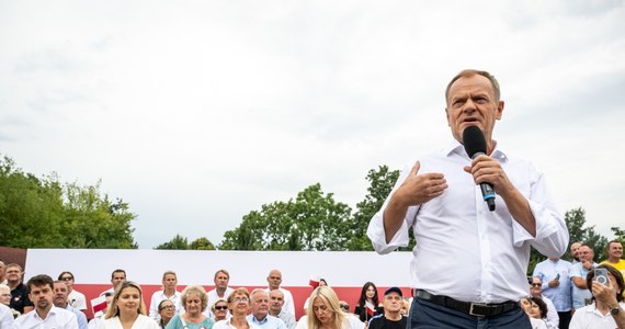 Donald Tusk deklaruje, że nadrzędnym celem po wygranych wyborach, będzie próba pojednania skłóconego społeczeństwa. Lider PO na spotkaniu z wyborcami we Włocławku dodał, że PiS wystraszył się społeczeństwa i dlatego nie powołał komisji śledczej do zbadania rosyjskich wpływów.