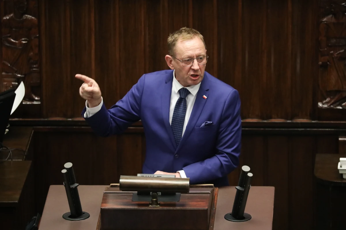 W tym miesiącu nie zapadnie jeszcze decyzja w sprawie przedłużenia po 15 września unijnego zakazu importu ukraińskiej pszenicy, kukurydzy, rzepaku i nasion słonecznika. Komisja Europejska podejmie tę decyzję dopiero we wrześniu.